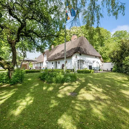 Poppenstuuv Holiday home Stadum